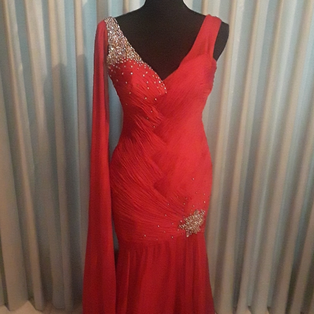 Beautiful Cocktail Gown - Picture 3 of 5